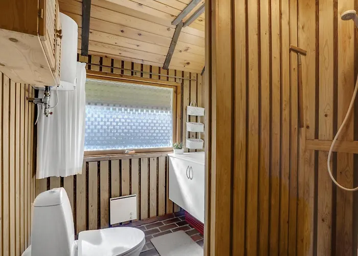 4 Bedroom Pet Friendly In *